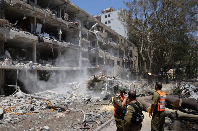 Israeli strikes on Iran have killed at least 950 people and wounded 3,450 others. (AFP)