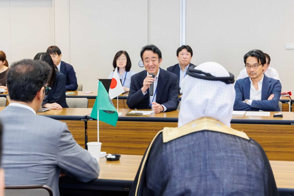 The Saudi team oversees and monitors the progress of trade negotiations to ensure they align with the Kingdom's trade objectives and policies. (GAFT)
