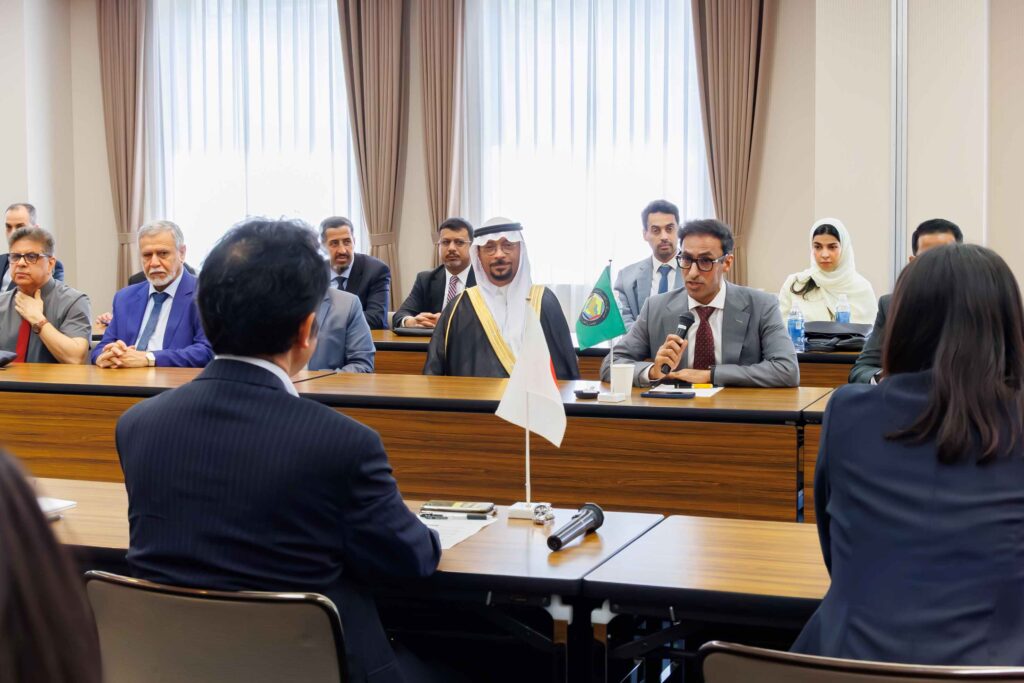 The Saudi team oversees and monitors the progress of trade negotiations to ensure they align with the Kingdom's trade objectives and policies. (GAFT)