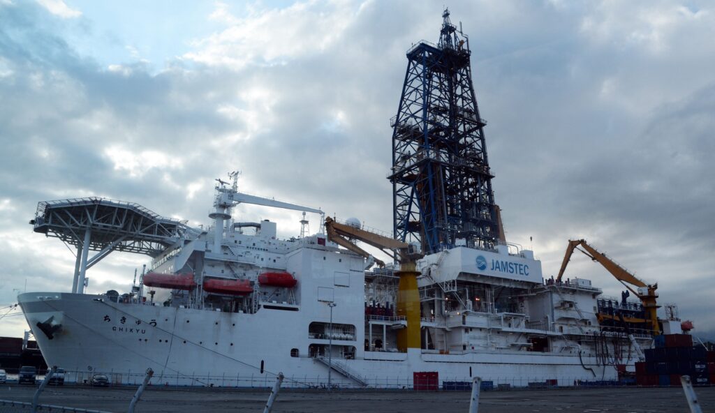 Japan's deep-sea drilling vessel Chikyu is seen anchored at a pier in Shimizu port, Shizuoka prefecture on September 11, 2013. (AFP)