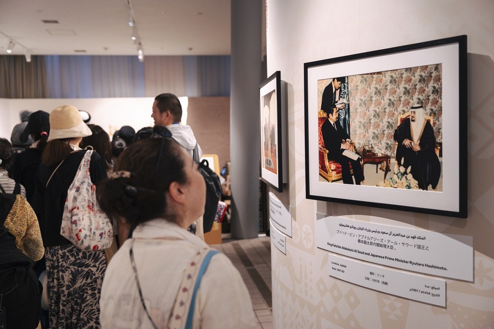 A photographic exhibition curated by the King Abdulaziz Foundation for Research and Archives chronicled the history of Saudi Japanese relations over the past seven decades.
