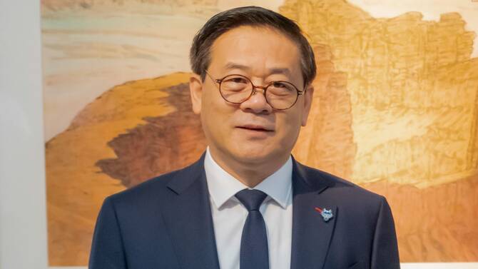 Chinese artist Shu Li is displaying his work at an exhibition in Riyadh. (SUPPLIED)
