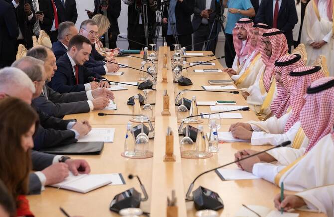 Saudi Foreign Minister Prince Faisal bin Farhan met with his Russian counterpart Sergey Lavrov in Moscow on Thursday, as part of an official visit aimed at strengthening the longstanding relationship between the two countries. (KSAMOFA)