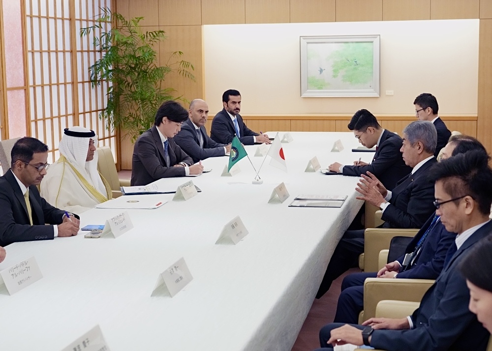 Both sides agreed to maintain close cooperation to help bring about peace and stability in the Middle East. (MOFA)
