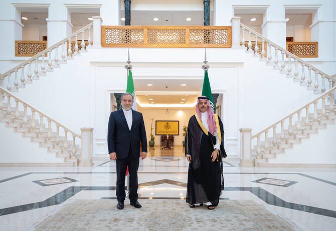 Saudi Foreign Minister Prince Faisal bin Farhan receives his Iranian counterpart Abbas Araghchi in Makkah on Tuesday. (@KSAMOFA)