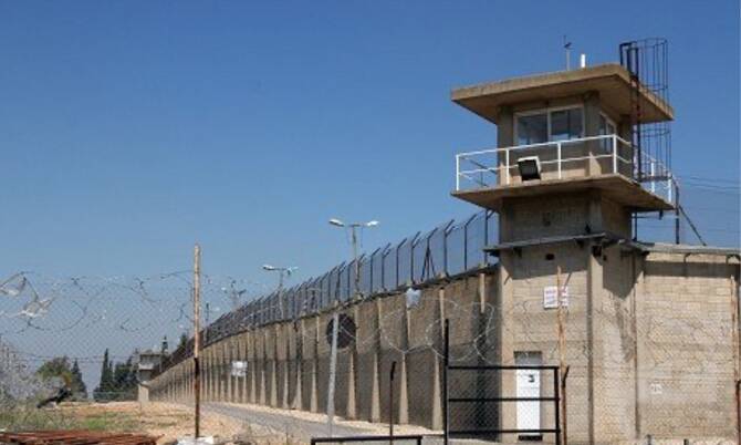 As of early July, some 10,800 prisoners are said to be held in Israeli detention centers and prisons. (Wafa)