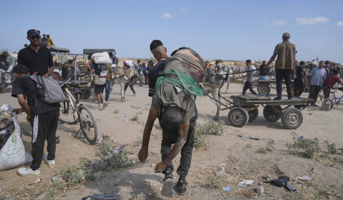 A Palestinian carries the body of a man killed while trying to receive aid center in Gaza, Aug. 4, 2025. (AP)