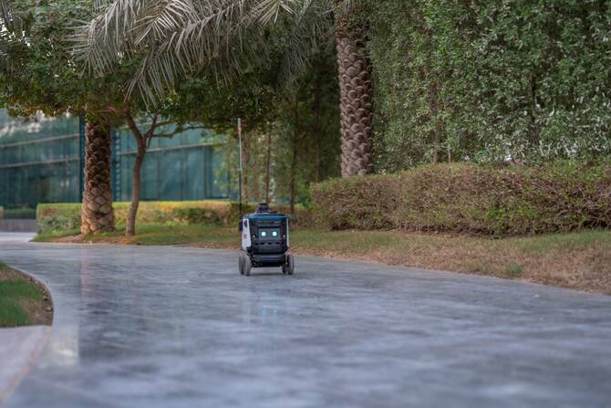 Saudi Arabia’s first autonomous food delivery service has been launched at ROSHN Front’s Business District in Riyadh. (AN Photo/Huda Bashatah)