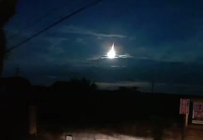 Videos and photos emerged online of the extremely bright ball of light visible for hundreds of kilometres shortly after 11:00 pm (1400 GMT) local time on Tuesday. (Screengrab)
