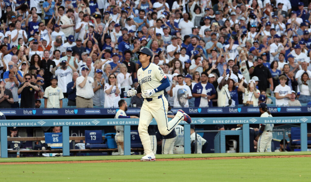 Los Angeles broke open the game with six runs in the sixth. (AFP)