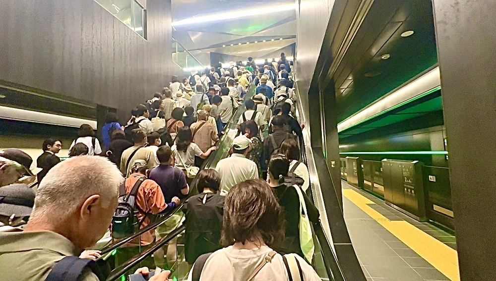 Osaka’s Chuo Line, which directly connects to the Osaka-Kansai Expo site, was suspended on all lines Wednesday night. (ANJ)