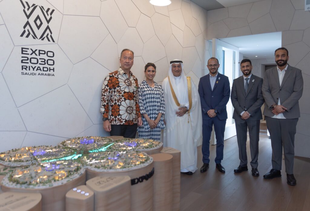 The Indonesian minister praised the Kingdom's pavilion. (Saudi Embassy in Japan)