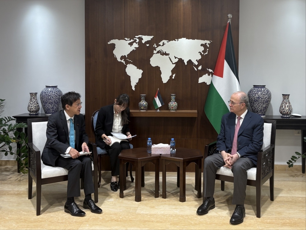 MATSUMOTO Hisashi, Parliamentary Vice Minister for Foreign Affairs, who is visiting Palestine, paid a courtesy call respectively on Dr. Mohammad Mustafa, Prime Minister of Palestine, and H.E. Dr. Mahmoud Abbas, President of Palestine.(ANJ) 