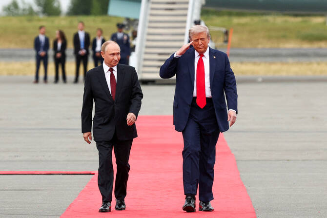 The Alaska summit between Trump (right) and Putin (left) has not reduced geopolitical uncertainty or removed the threat of further Western sanctions on Russia, according to analysts Oxford Economics. (Reuters file)