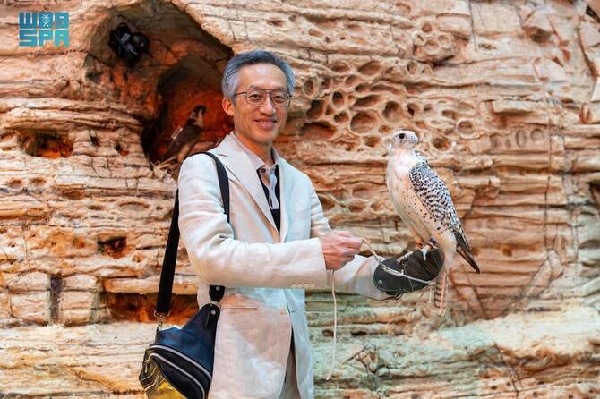 Japan’s Ambassador to Saudi Arabia Yasunari Morino visited the International Falcon Breeders Auction in Malham, north of Riyadh. (SPA)
