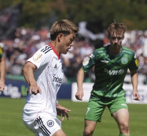 Eintracht Frankfurt's Ritsu Doan scores a goal against FV Engers at Oberwerth stadium, Sunday, Aug. 17, 2025, in Koblenz. (AP)