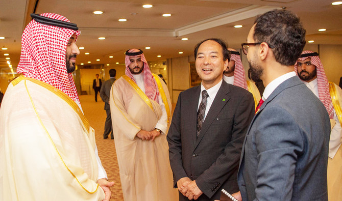 写真のキャプション：サウジアラビアのムハンマド・ビン・サルマン皇太子が、日曜日に広島平和記念資料館を訪れる様子。 （SPA）