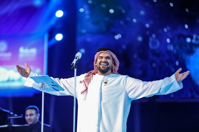 アラビア語のフュージョンや地元の曲を熱唱し、観衆を魅了したアラブ首長国連邦の歌手フセイン・アルジャスミ。開幕を1年後の2020年10月に控えたドバイ万博のカウントダウン・イベントでは、マライア・キャリーが口火を切った。（Mohammed Fawzy（ムハンマド・ファージー）/Arab News（アラブ・ニュース））