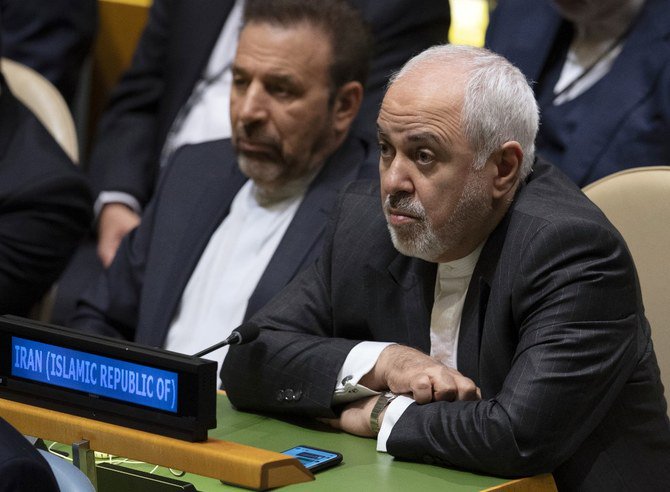 2019年9月25日、ニューヨークにて開催された第74回国連総会でハッサン・ロウハニ大統領のスピーチに耳を傾けるイラン外務大臣モハンマド・ジャヴァード・ザリーフ。（AFP）