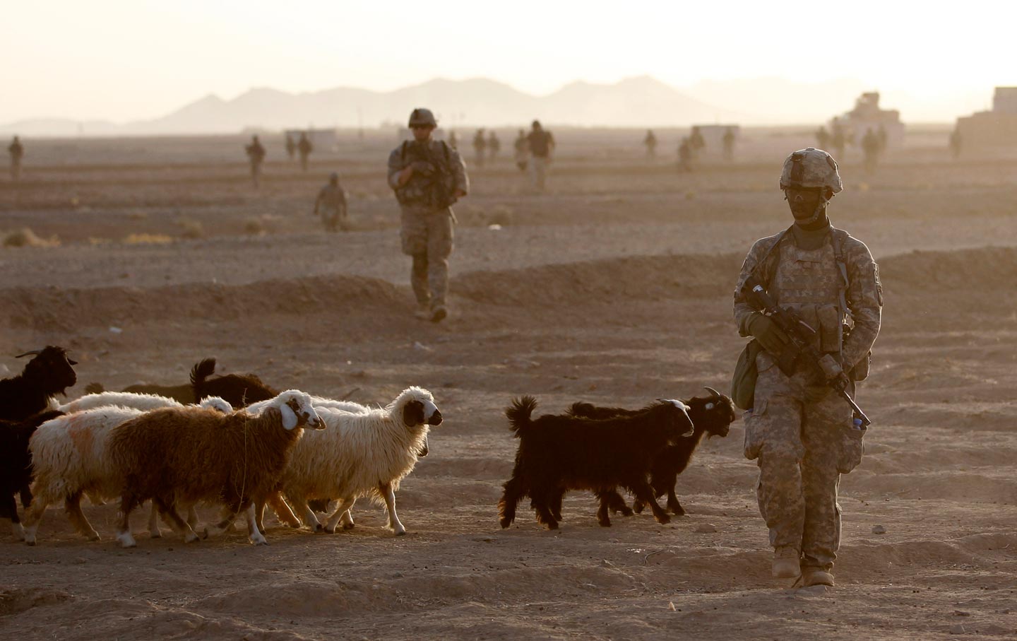 アメリカ陸軍の兵隊、アフガニスタン・カンダハール北のアルガンダブ渓谷にて。（ロイター）