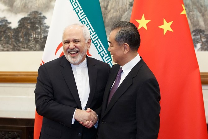 2019年5月17日に北京の釣魚台国賓館で中国の王毅外相（右）がイランのモハンマド・ジャヴァード・ザリーフ外相と会談した時のファイル画像（Thomas Peter/Pool/ AFP）