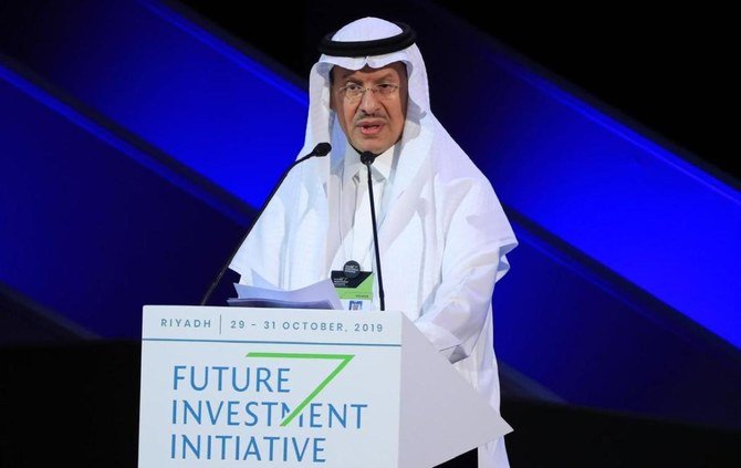 リヤドで開催中のFIIで演説するサウジアラビアのエネルギー大臣アブドゥル・アジズ・ビン・サルマーン王子。（SPA）