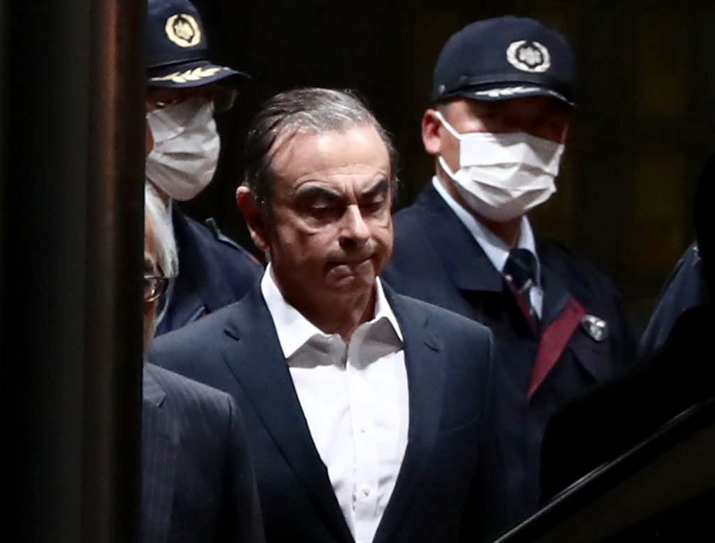 キャプション:公判前整理手続のために到着するカルロス・ゴーン被告。(AFP)
