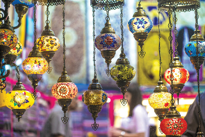 聖なる１か月を迎えるまでの数週間は、どこでもラマダンの飾りつけが見られる。（Shutterstockからの写真）