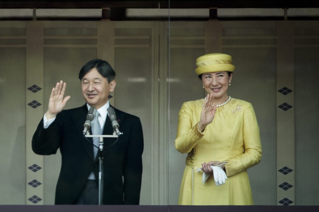 2019年5月4日、東京の皇居で日本の徳仁天皇と雅子皇后が皇位継承後初めて公に姿を見せる。（AFP）