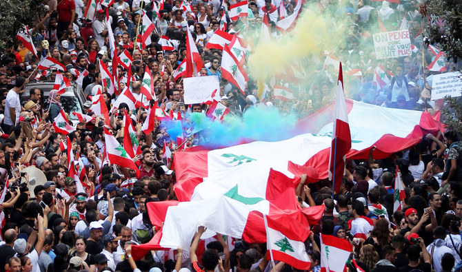 増税と公務員の腐敗に対するデモの4日目となる日曜、レバノン国民がベイルートに集結。