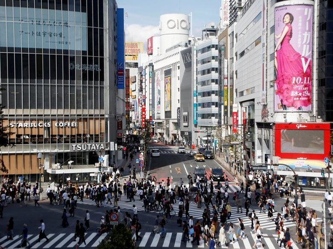 世界で最も安全とされた東京の商業地区渋谷の「スクランブル交差点」を歩く歩行者 (ロイター)