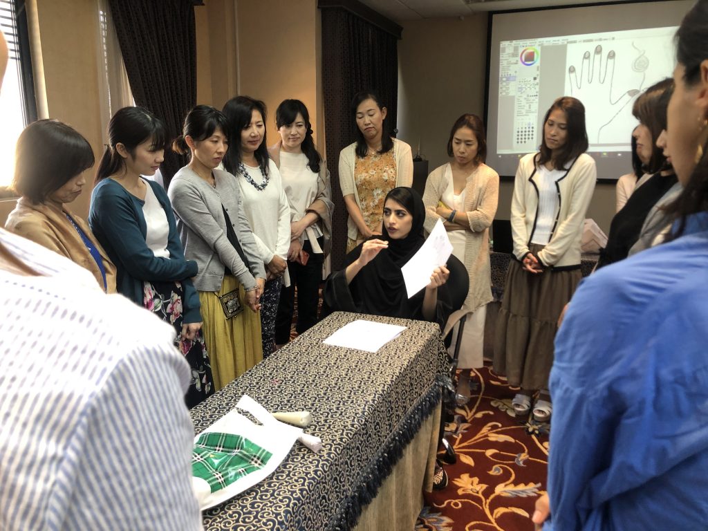 センターはそれぞれの文化体験を日本および首長国の生徒に提供している。（写真：Diana Farah）