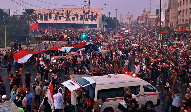 2019年10月28日月曜日、イラクバグダッドでデモが行われ政府に抗議する人々がタハリール広場に集まった。(AP)
