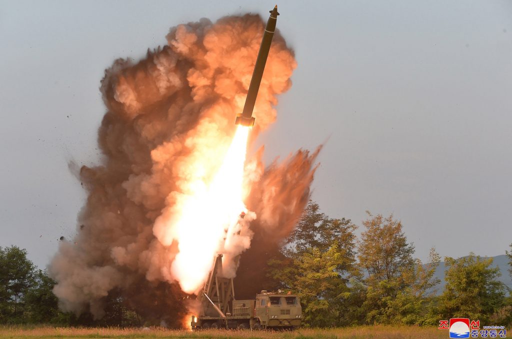 北朝鮮は7月25日以来新型短距離弾道ミサイルを含む飛翔体を繰り返し発射している。日本海へ