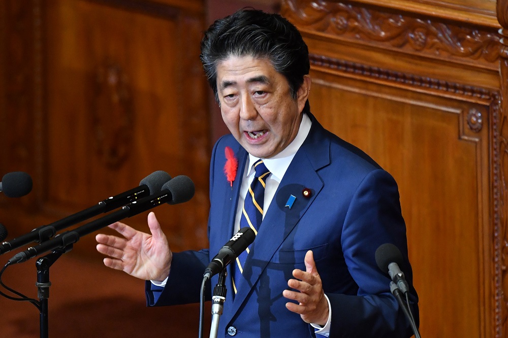 安倍首相が政権にとどまった場合、政権復帰後の在任日数は2020年8月に史上最高の記録となる。(AFPファイル)