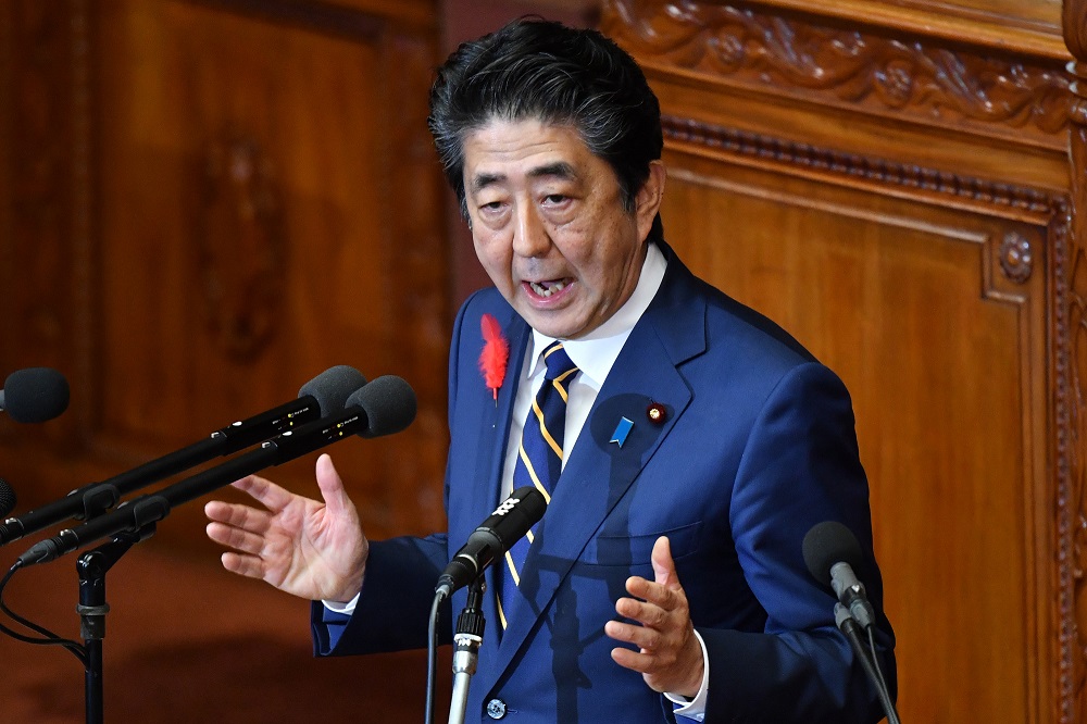 安倍首相が政権にとどまった場合、政権復帰後の在任日数は2020年8月に史上最高の記録となる。（AFPファイル）