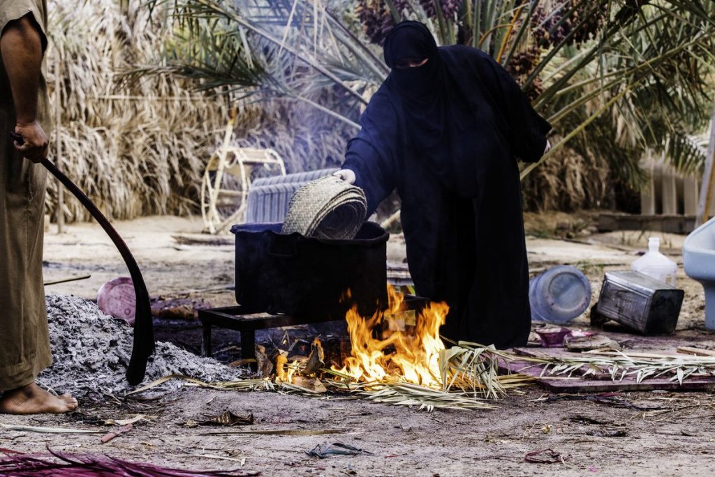 サウジアラビアのパビリオンは、色も風合いも大きさもまちまちの様々な織物で構成されている。織物は地元の職人が丁寧に手織りしたものだ。（写真：トゥルキ・アルアンガリ）