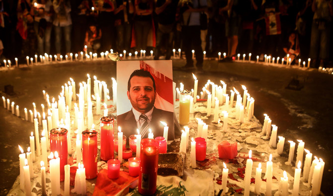 哀悼の意を示すレバノンの人々。（AFP）