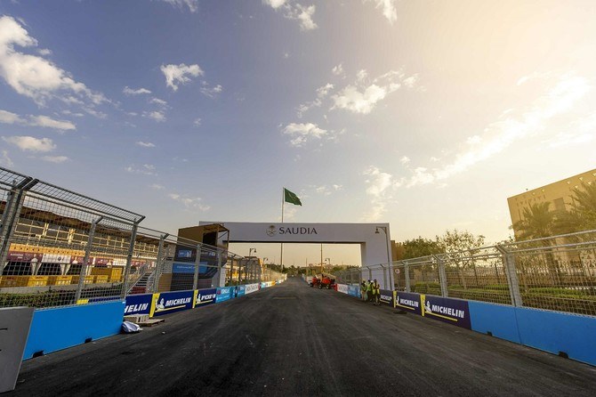 サウジアラビアの電気自動車レースサーキットは、ディルイーヤのユネスコ世界遺産地区の中心部に位置し、1年前にオープン。「最高のフォーミュラEレース場」として名を馳せてきた。（提供）
