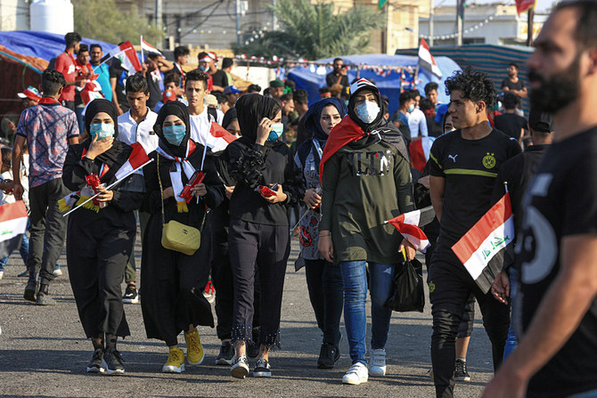 2019年10月31日、イラクのバグダッドで抗議活動が続く中、タハリール広場に集まる反政府デモ隊。（写真提供：AP通信 / ハリド・モハメッド）