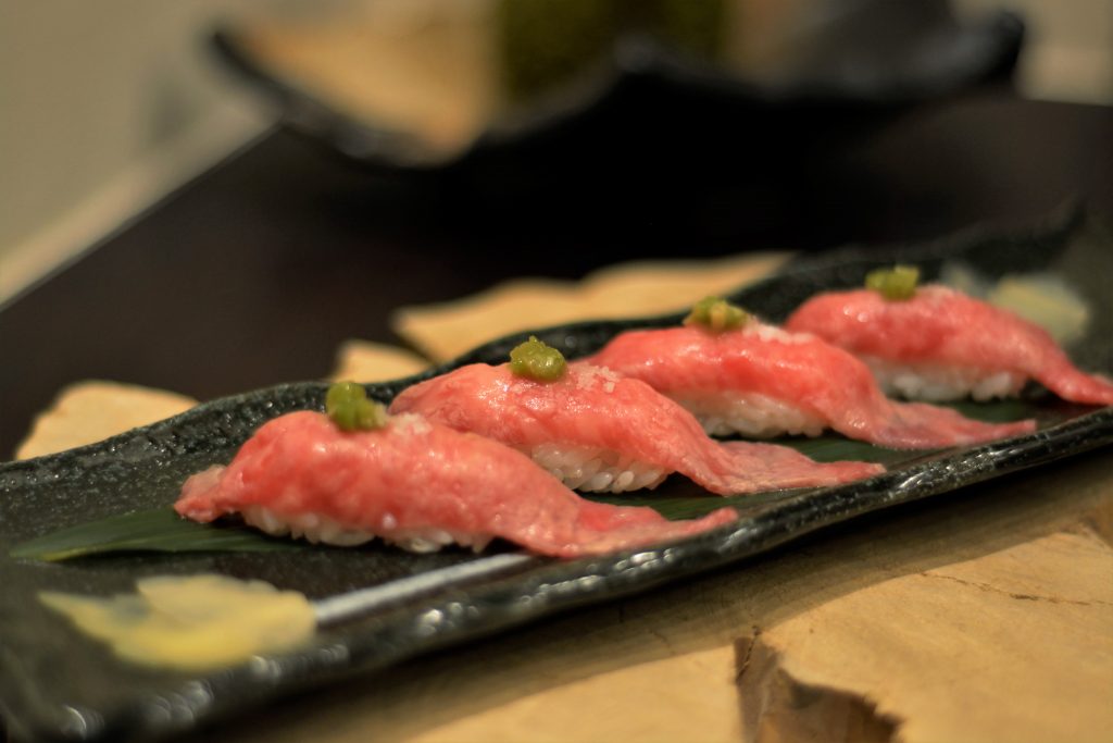日本食レストラン『湖畔亭』は伝統的な懐石料理をドバイの人々に提供している。(他者提供)
