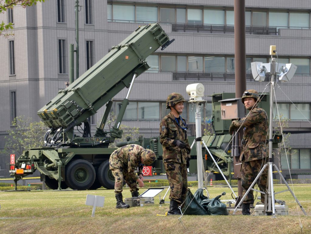 ただ、再生エネルギーは、コストや安定性の面で課題がある。防衛相の指示がどこまで徹底するかは、不透明な要素も残る。(AFP)