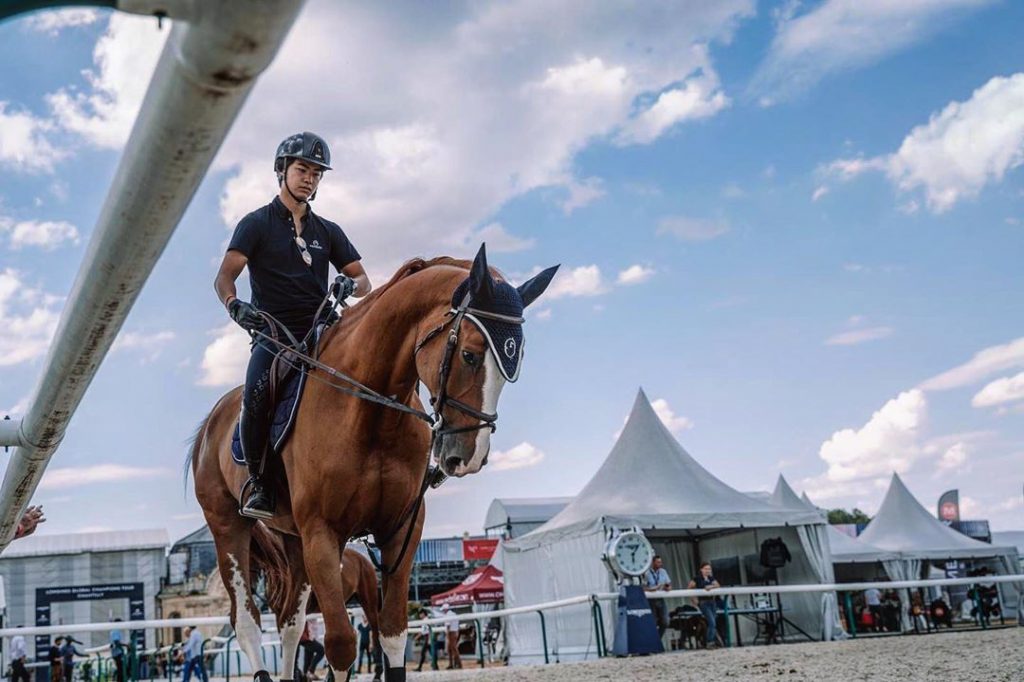 川合騎手と彼の馬のセルビンが、FEIジャンピングワールドカップの一環であるレースで、38.73秒のスコアを出してトップとなった。(インスタグラム)