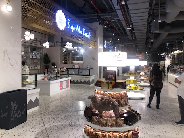 日本の地下のフードホールを参考にしたDepachika（デパ地下）には、チョコレート専門店、ベーカリー、コーヒー専門店などの地元のUAEブランドが出店する。（AN写真）