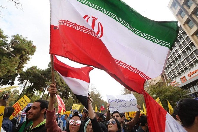11月にイランは、ガソリン価格への抗議運動を抑圧するため、約１週間にわたってイン　ターネットを遮断した。(ファイル/AFP)
