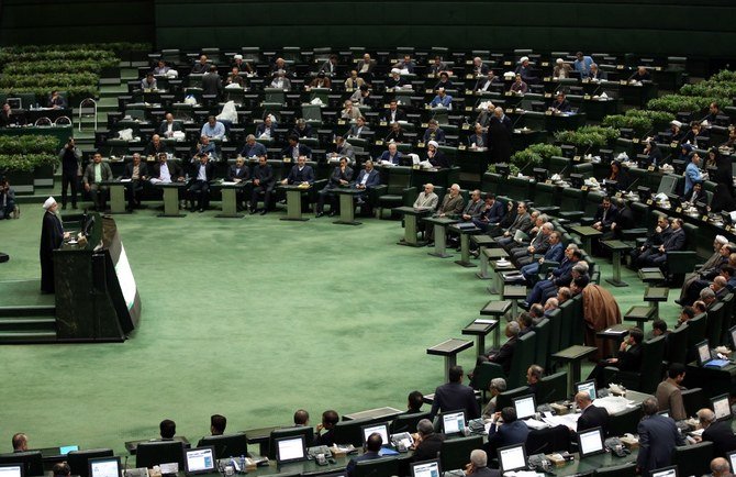 イランの大統領ハッサン・ロウハニが同国の2020年について、2019年12月8日にテヘランでスピーチを行なった。（AFP）