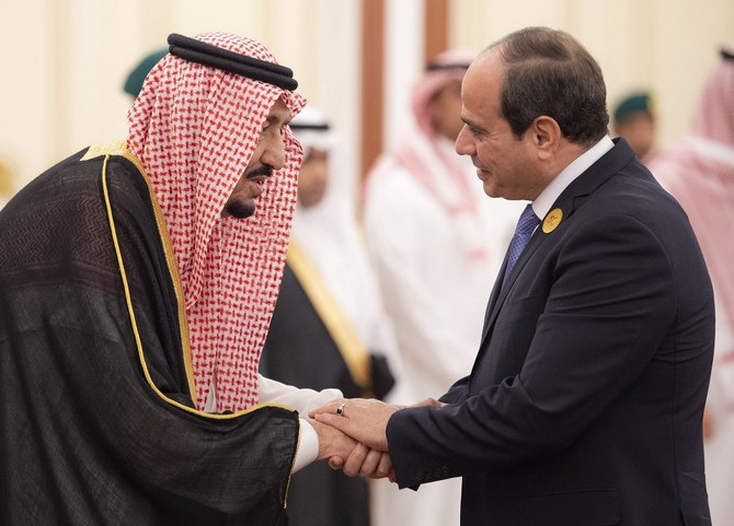 サウジアラビア使節は木曜日にサルマン国王からシシ大統領へ書簡を届けた。サルマン国王のメッセージには、サウジアラビアが戦略的協力体制の強化に同意する意向が含まれていた。 (File/AFP)