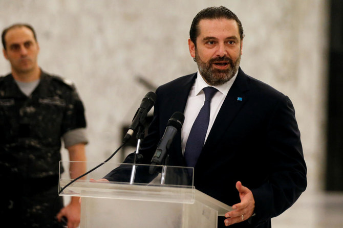 レバノンのサード・ハリーリー暫定首相、2019年11月7日にレバノンのバーブダにある大統領官邸でミシェル・アウン大統領と会談の後に話しをする。(ロイター)