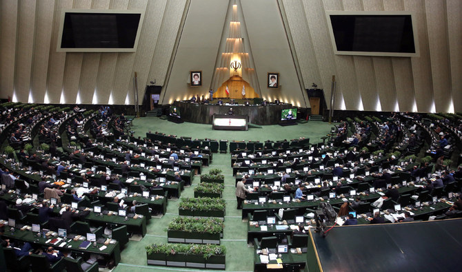 イランのハッサン・ロウハニ大統領は、2019年12月8日、イラン国内テフランでの国会で演説を行う。（ロイター）