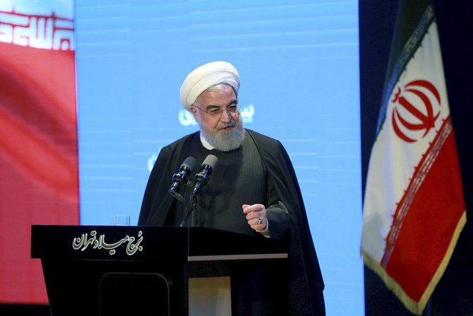 ハサン・ロウハニ大統領が2019年12月4日水曜日、イランのテヘランでの会議で語る。（AP通信）
